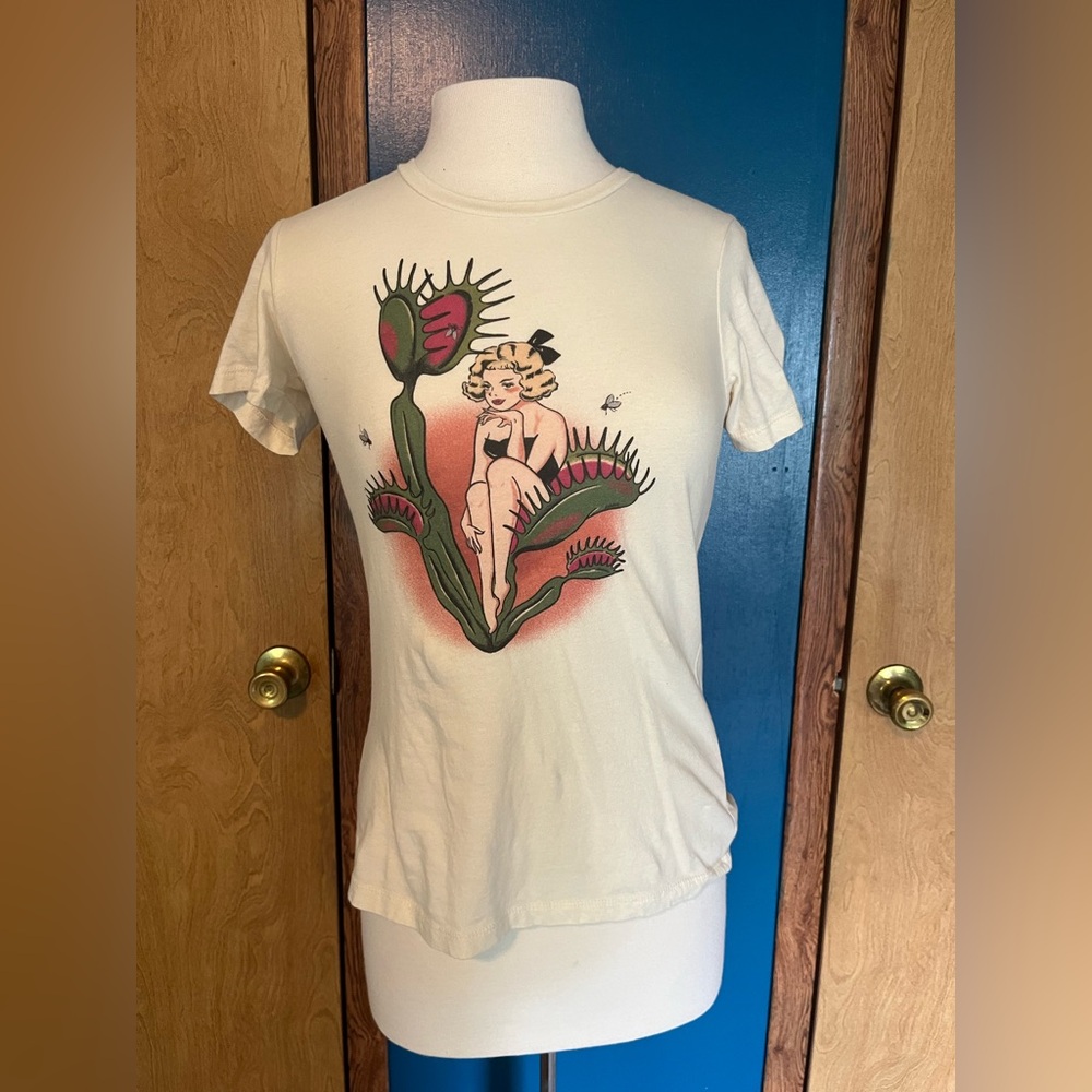 Pin Up on Venus Fly Trap Tshirt